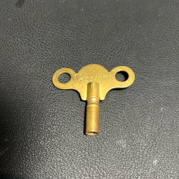 Old Brass Key for Sessions CLOCK. KK299 - Picture 1 of 3